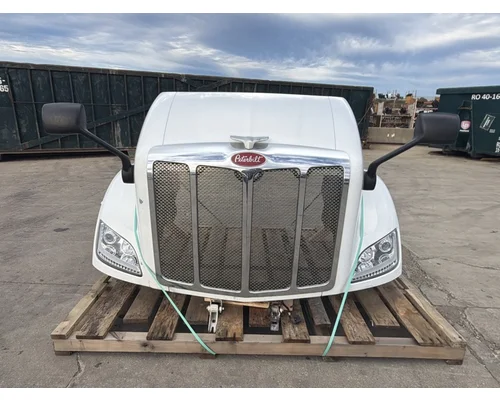 PETERBILT 579 Hood