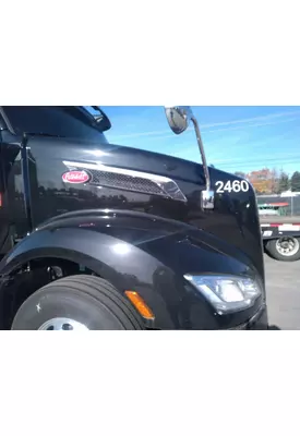 PETERBILT 579 Hood