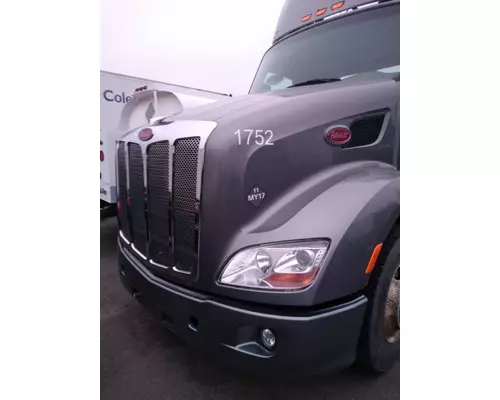 PETERBILT 579 Hood