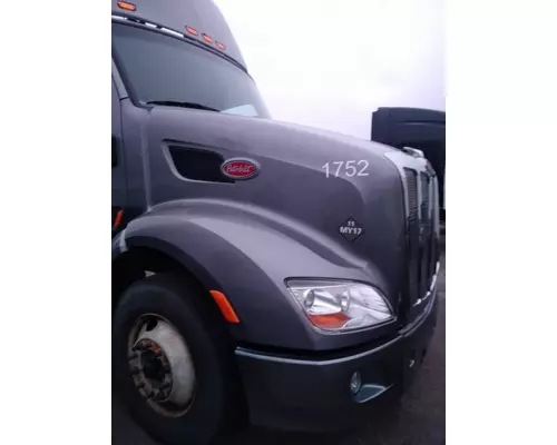 PETERBILT 579 Hood