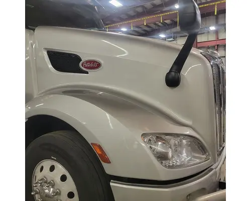 PETERBILT 579 Hood