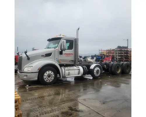 PETERBILT 579 Hood