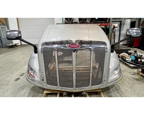 PETERBILT 579 Hood