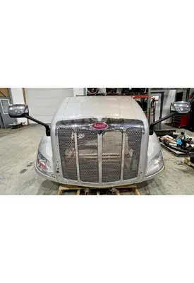 PETERBILT 579 Hood