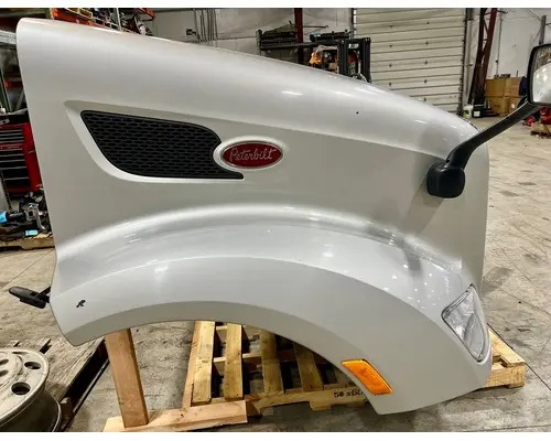 PETERBILT 579 Hood