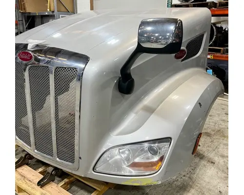 PETERBILT 579 Hood