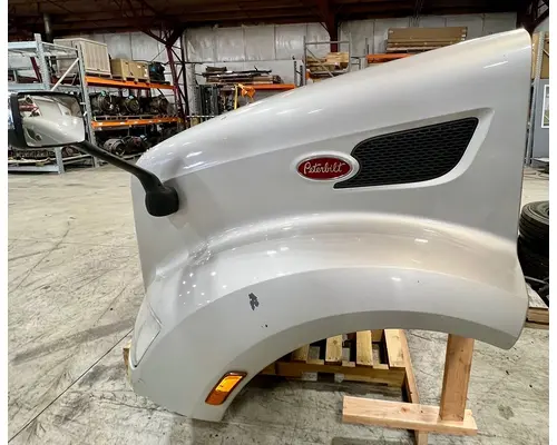 PETERBILT 579 Hood