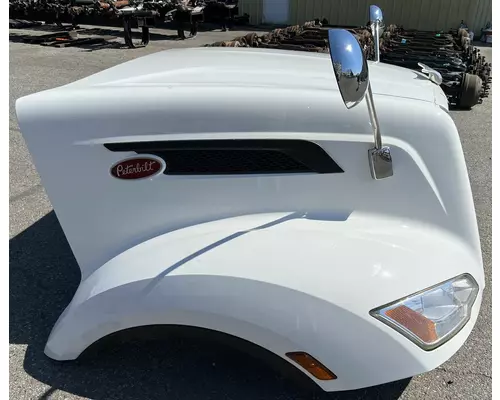 PETERBILT 579 Hood