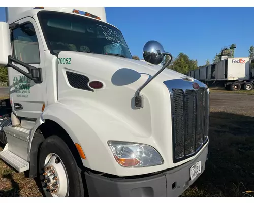 PETERBILT 579 Hood