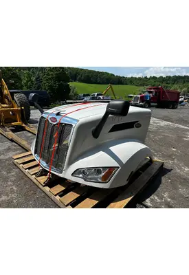 PETERBILT 579 Hood