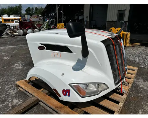 PETERBILT 579 Hood