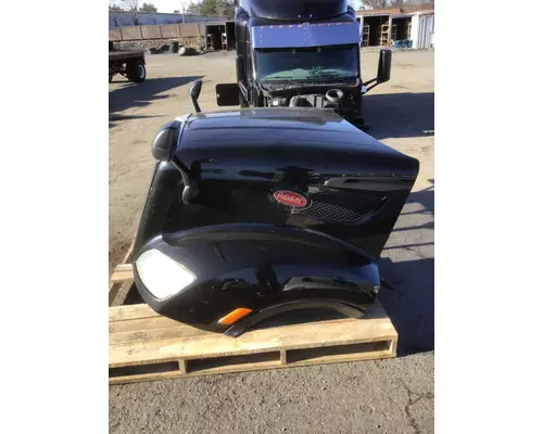 PETERBILT 579 Hood