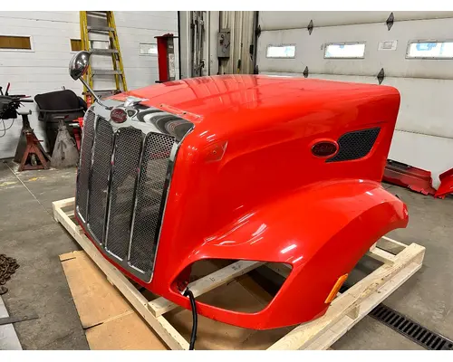 PETERBILT 579 Hood