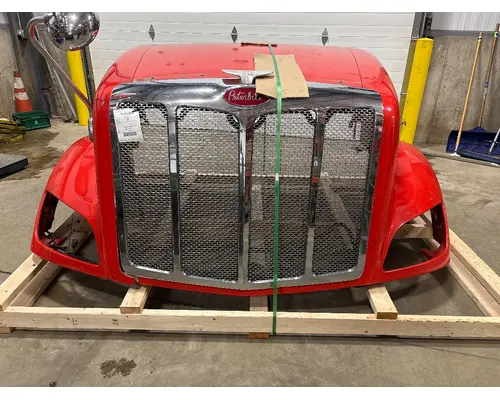 PETERBILT 579 Hood