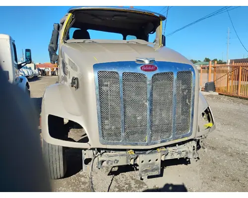 PETERBILT 579 Hood