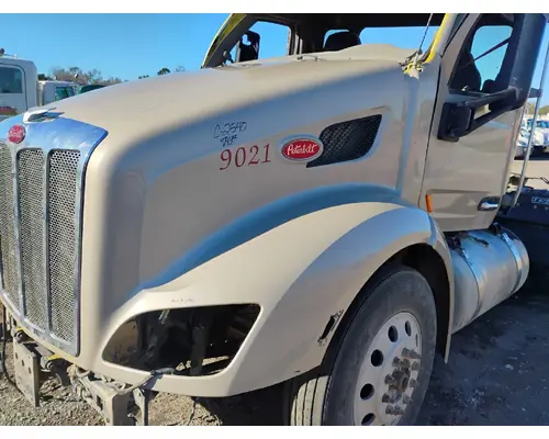 PETERBILT 579 Hood