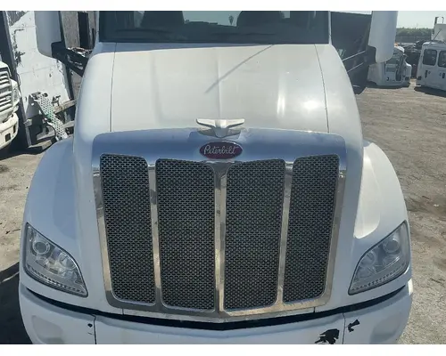 PETERBILT 579 Hood