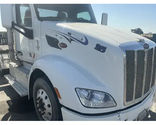 PETERBILT 579 Hood