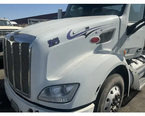 PETERBILT 579 Hood