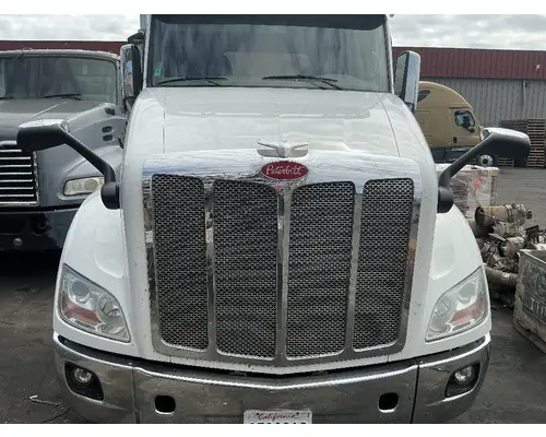 PETERBILT 579 Hood