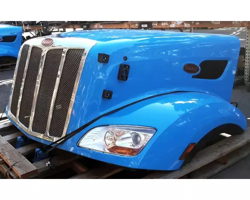 PETERBILT 579 Hood