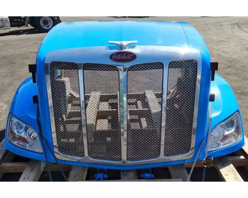 PETERBILT 579 Hood