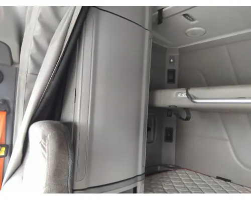 PETERBILT 579 INTERIOR CABINET