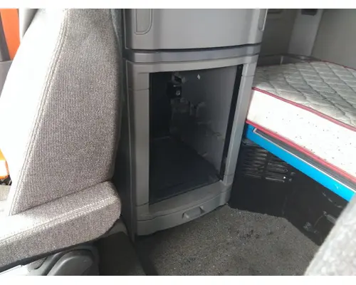 PETERBILT 579 INTERIOR CABINET