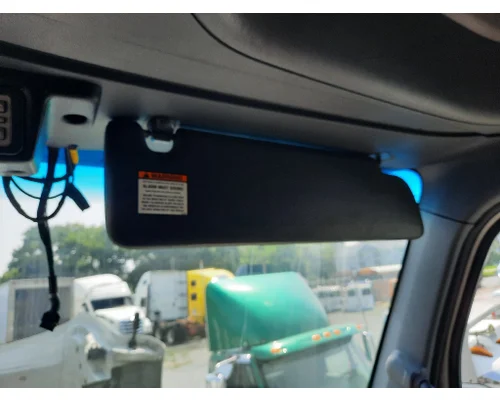 PETERBILT 579 INTERIOR SUN VISOR