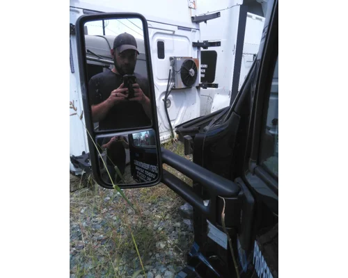 PETERBILT 579 MIRROR ASSEMBLY CABDOOR
