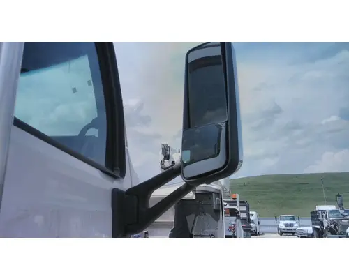 PETERBILT 579 MIRROR ASSEMBLY CABDOOR