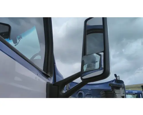 PETERBILT 579 MIRROR ASSEMBLY CABDOOR