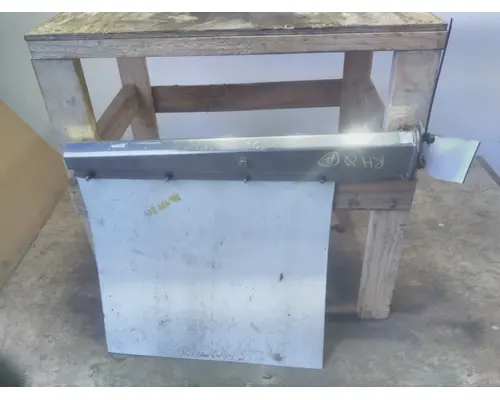 PETERBILT 579 MUD FLAP HANGER