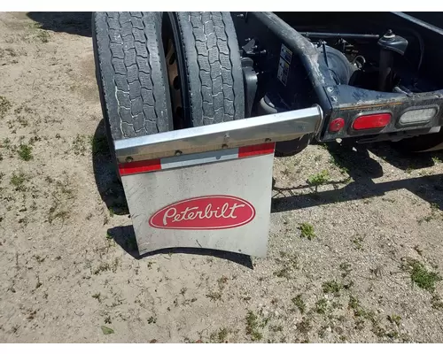 PETERBILT 579 MUD FLAP HANGER