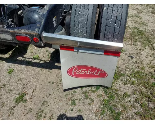 PETERBILT 579 MUD FLAP HANGER