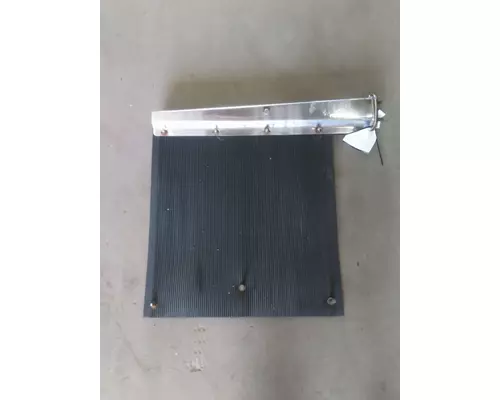 PETERBILT 579 MUD FLAP HANGER