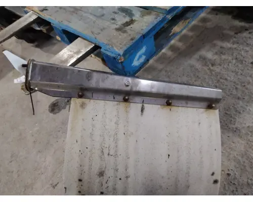 PETERBILT 579 MUD FLAP HANGER