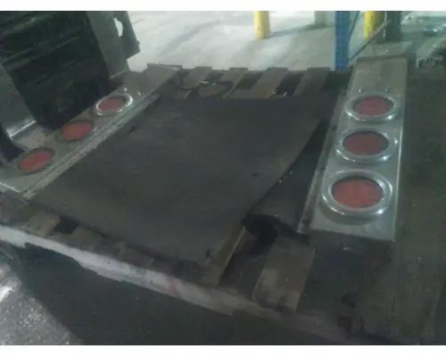 PETERBILT 579 MUD FLAP HANGER