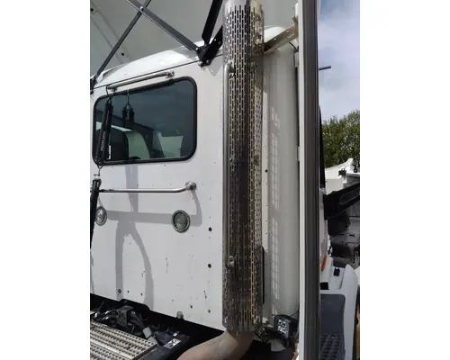 PETERBILT 579 MUFFLER SHIELD