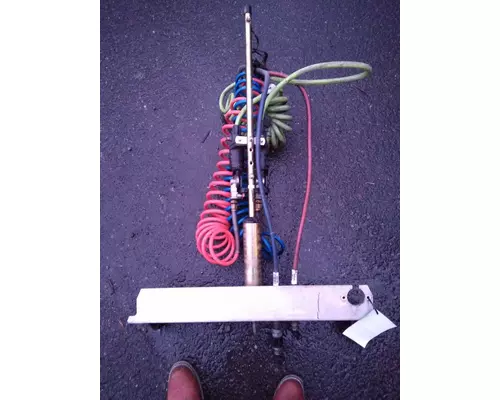 PETERBILT 579 POGO stick, Airelectrical line mount