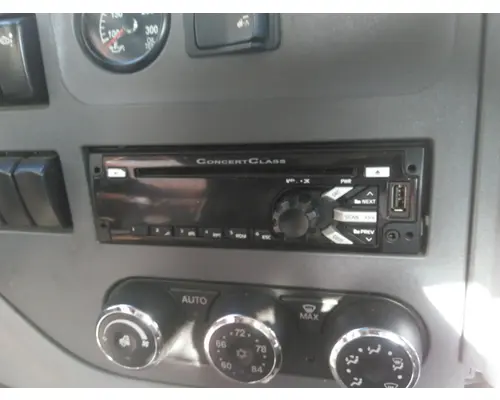 PETERBILT 579 RADIO AMFMBLUETOOTH