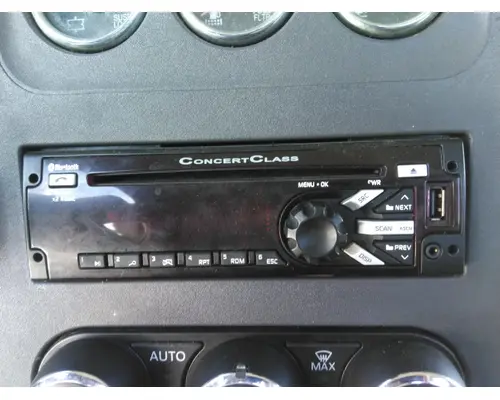 PETERBILT 579 RADIO AMFMBLUETOOTH