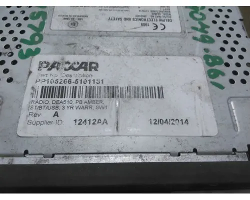 PETERBILT 579 RADIO AMFMBLUETOOTH