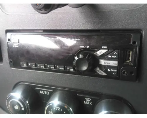 PETERBILT 579 RADIO AMFMBLUETOOTH