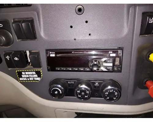 PETERBILT 579 RADIO AMFMBLUETOOTH