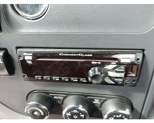 PETERBILT 579 RADIO AMFMBLUETOOTH