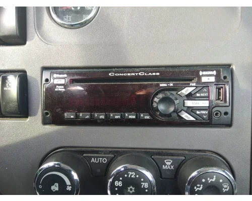 PETERBILT 579 RADIO AMFMBLUETOOTH