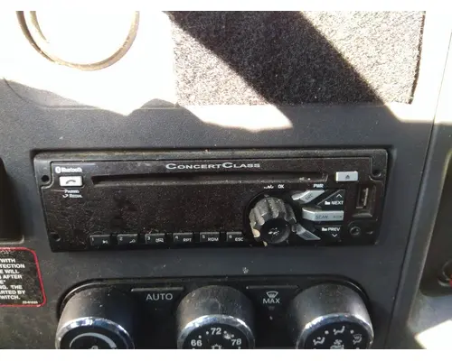 PETERBILT 579 RADIO AMFMBLUETOOTH