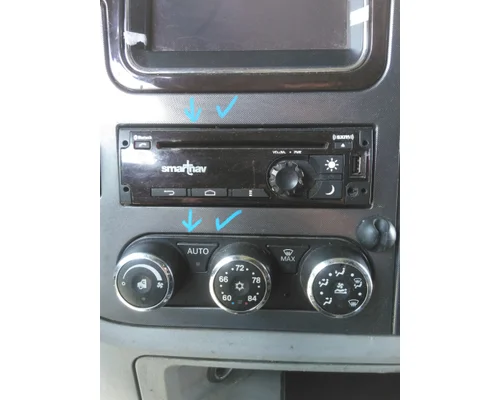 PETERBILT 579 RADIO AM/FM/BLUETOOTH