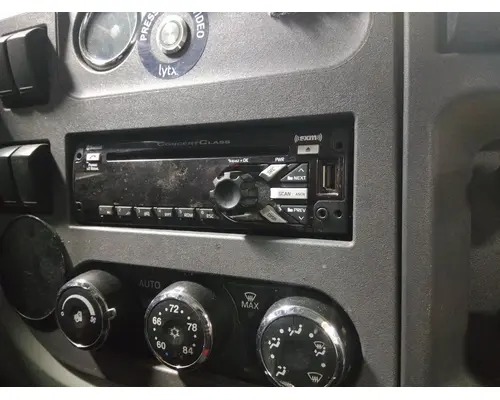 PETERBILT 579 RADIO AMFMBLUETOOTH